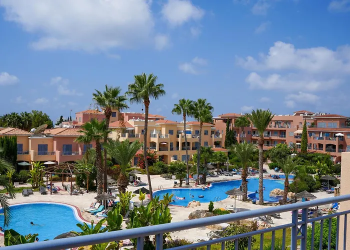 Resitour - Limnaria Gardens Пафос