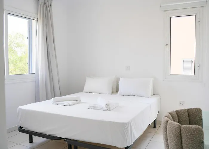 Resitour - Limnaria Gardens Пафос