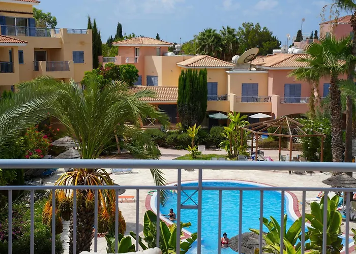 Resitour - Limnaria Gardens Апартаменты Пафос