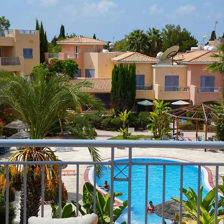 Resitour - Limnaria Gardens Appartement Paphos